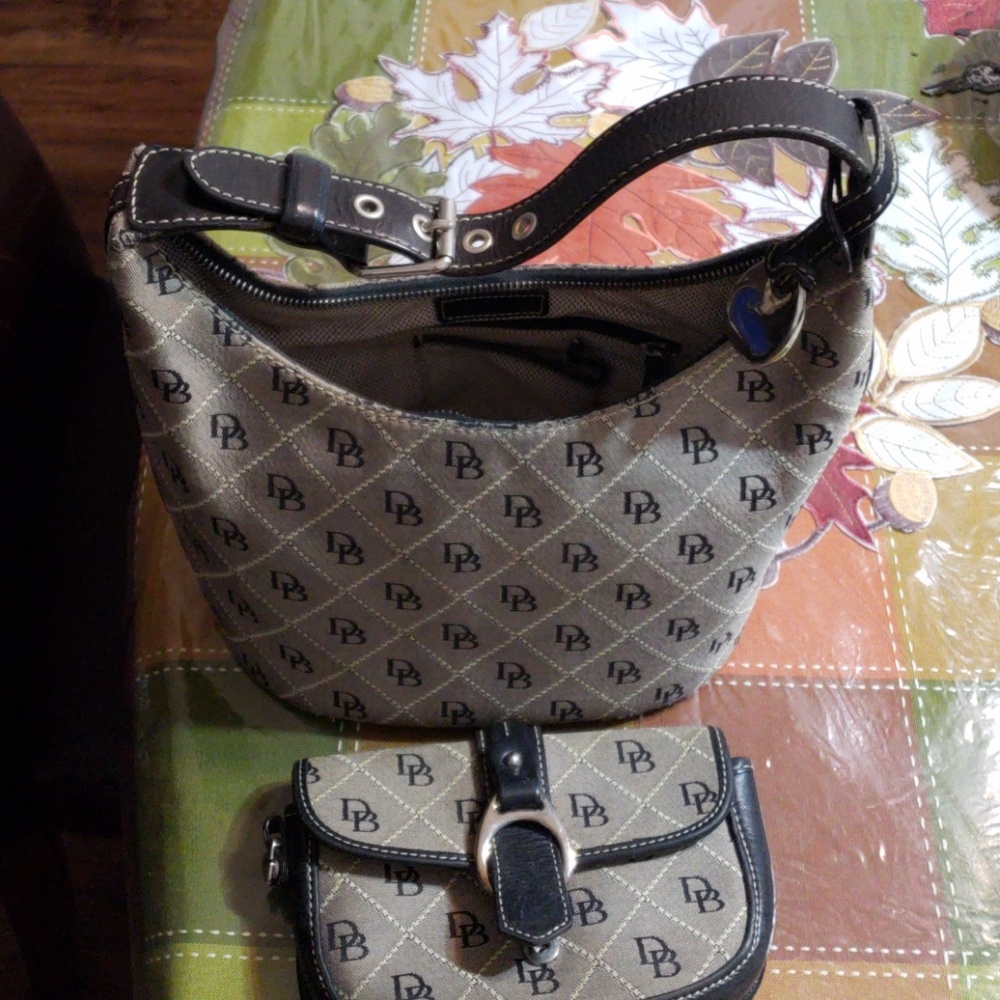 Purse - Picture 2 of 4